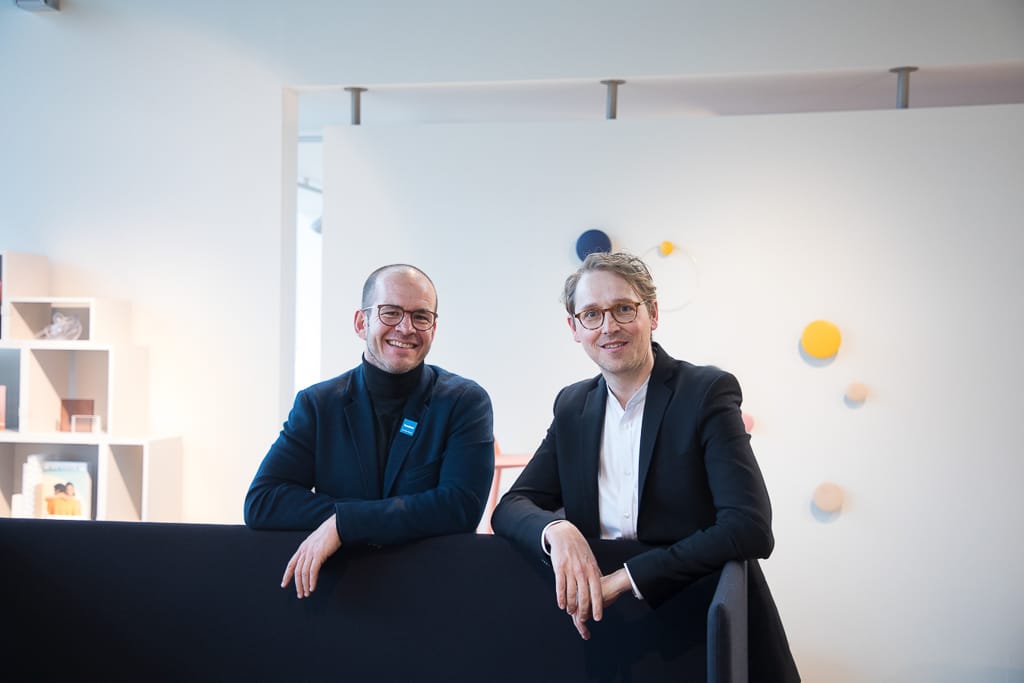 Zwei Menschen schauen in die Kamera. Event Fotografie Köln