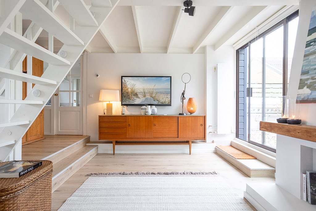 Helle, gemütliche Atmosphäre im Ferienhaus – ideal für eine Auszeit im Grünen