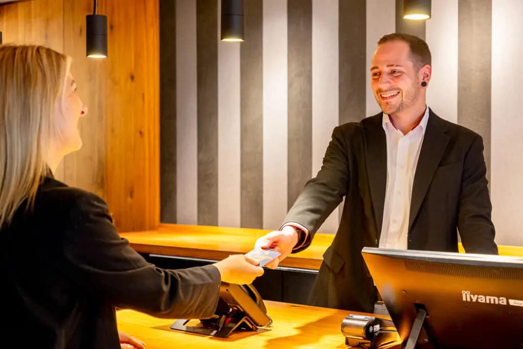 Hotelfotografie - Mann in der lobby