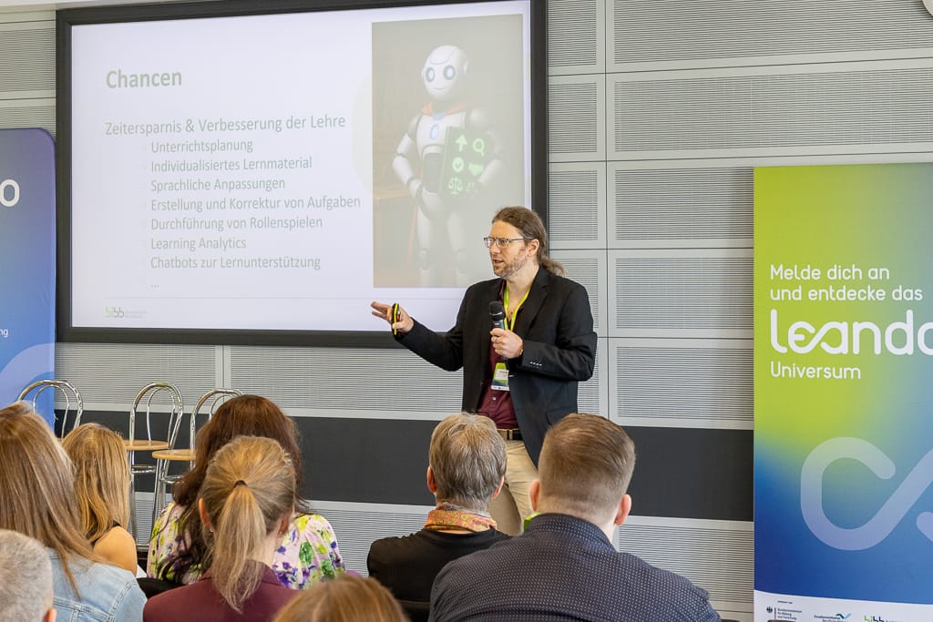 Event Fotografie - Ein Speaker spricht zum Publikum