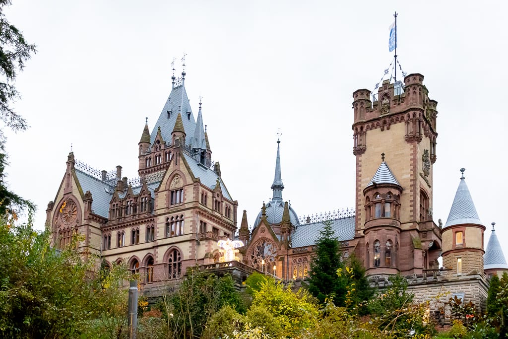 Die Drachenburg von außen