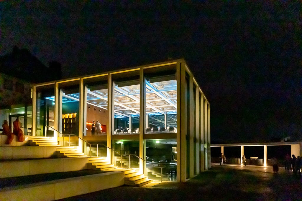 Der Drachenfels bei Nacht