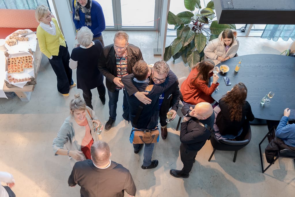 Gäste auf der IMM Köln von oben fotografiert