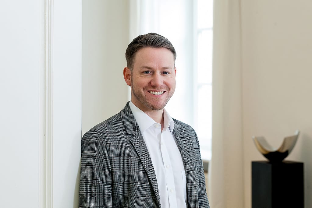 Porträt eines Mitarbeiters in der Kanzlei