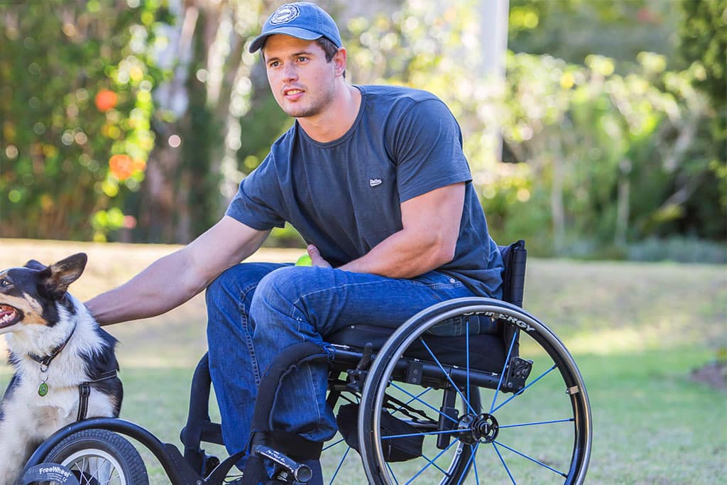 medizinische fotografie für hollister - ein model mit hund