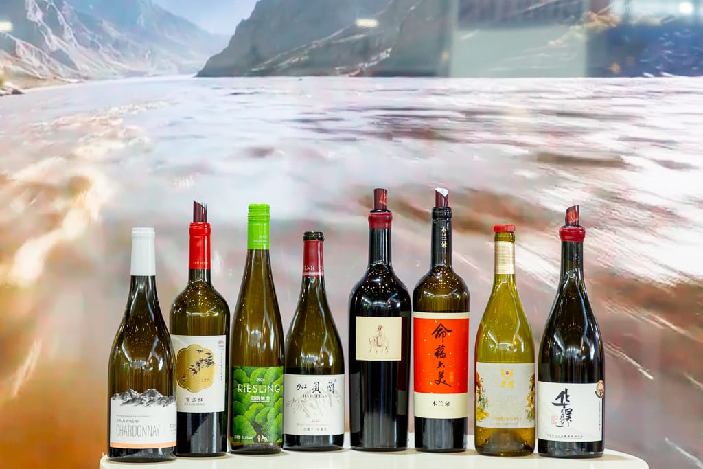 Inszenierte Weinflaschen