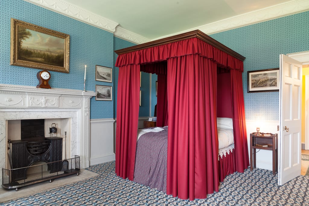 Gemütliches Himmelbett im Hotel des Reiseporträts