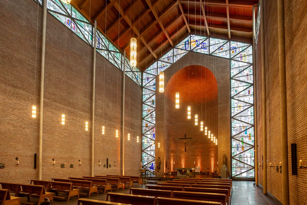 Innenansicht der Kirche in einer sakralen Stimmung fotografiert
