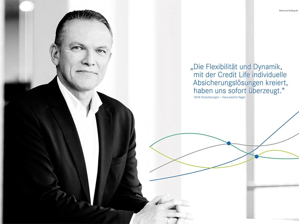 Fotografien im Bereich Business von Manfred Daams. Ein Mann ist in einem Büro und lächelt in die Kamera.