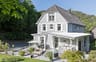 Das Haus von aussen mit dem tollen Garten