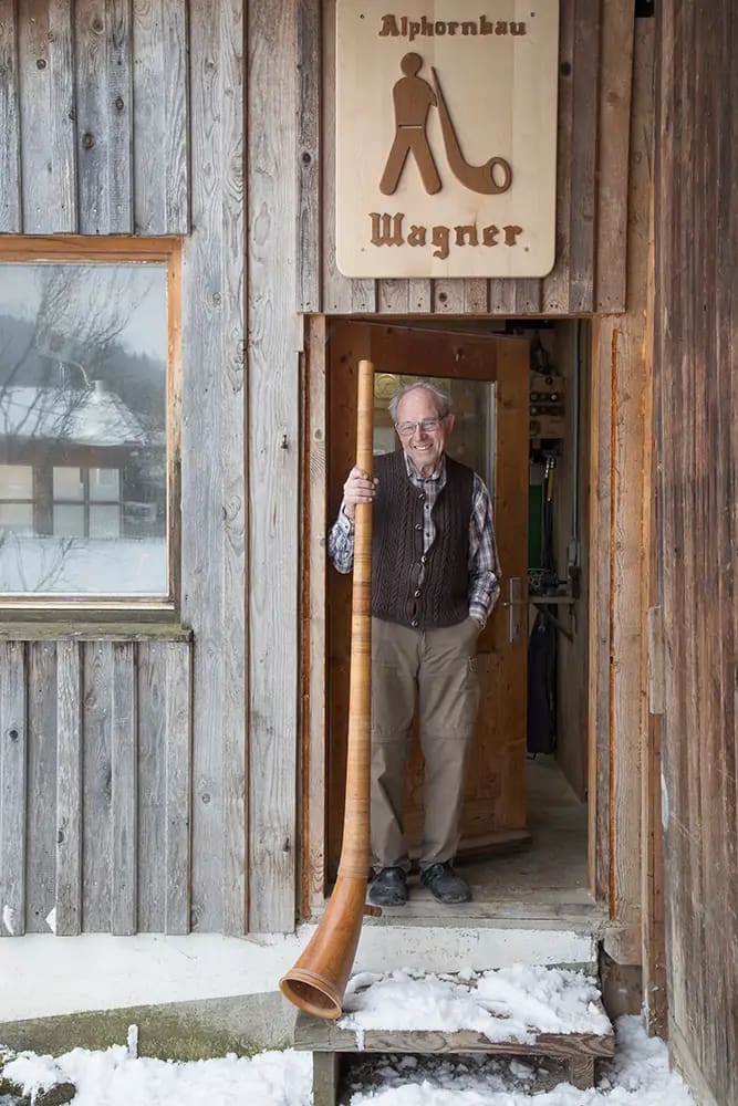 Lifestyle Aufnahmen: Alphornbauer Josef Wagner, Oberstaufen- Weißach