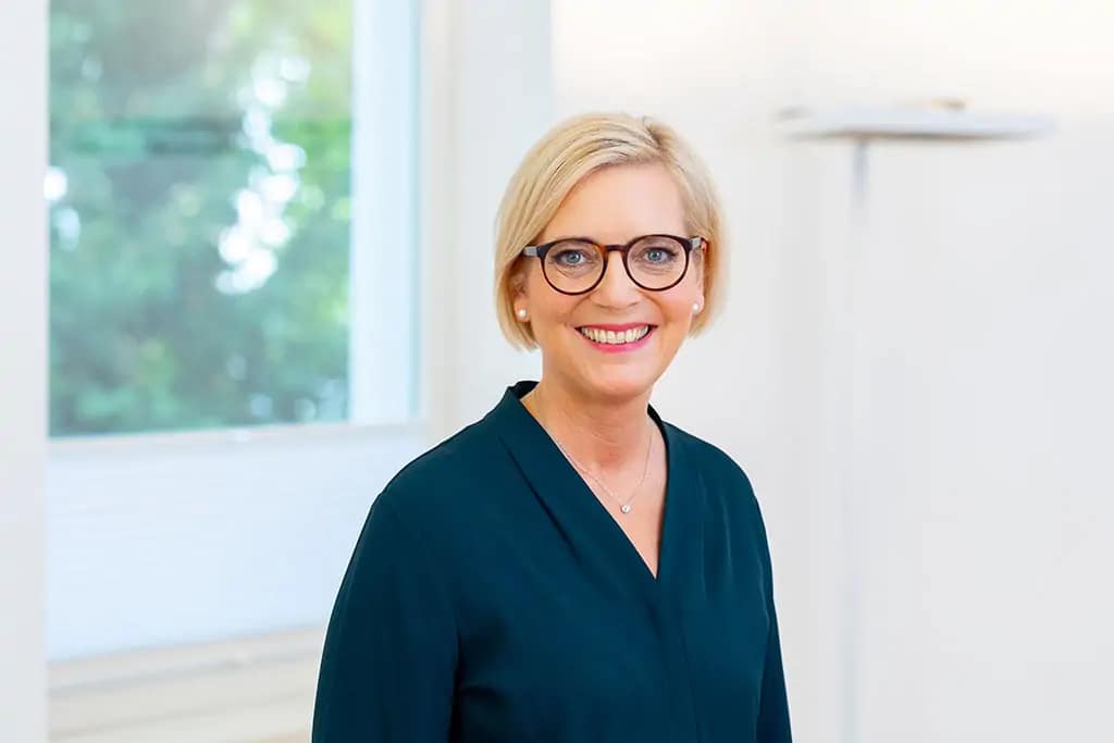 Klassisches Businessporträt Köln eines Unternehmers im Büro, zeitlos fotografiert für Corporate Design